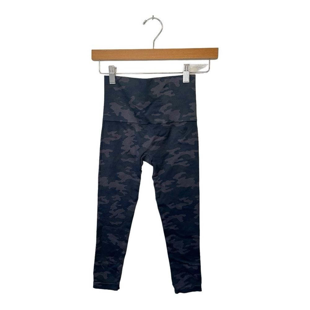 Spanx | Navy Ribbed Camo Seamless Cropped‎ Leggings Small - Picture 2 of 8